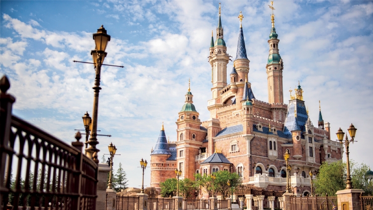 3. Go all out at Shanghai Disneyland on Children's Day