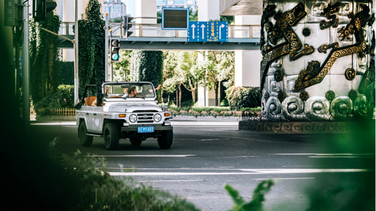 You can now tour Shanghai's modern architecture in a vintage Jeep