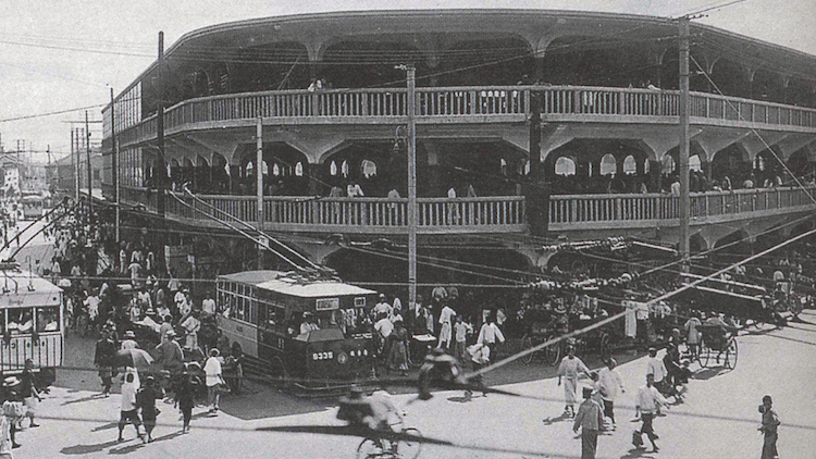 The bustling Sanjiaodi Market